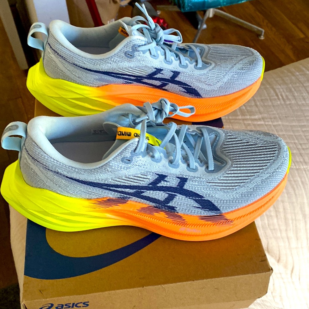 ASICS Superblast 2 Paris Brand New size 9 men’s